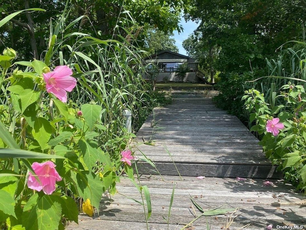 14 of 18 - 1500 Trumans Path, East Marion, NY