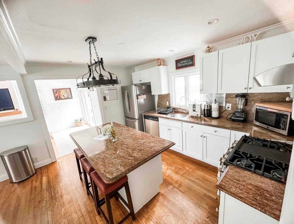 5 of 17 - 64 Clinton St., East Hampton, NY