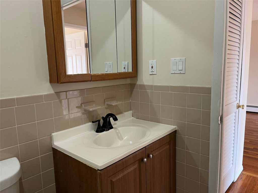 10 of 12 - 410 Jericho Turnpike # 2c, New Hyde Park, NY