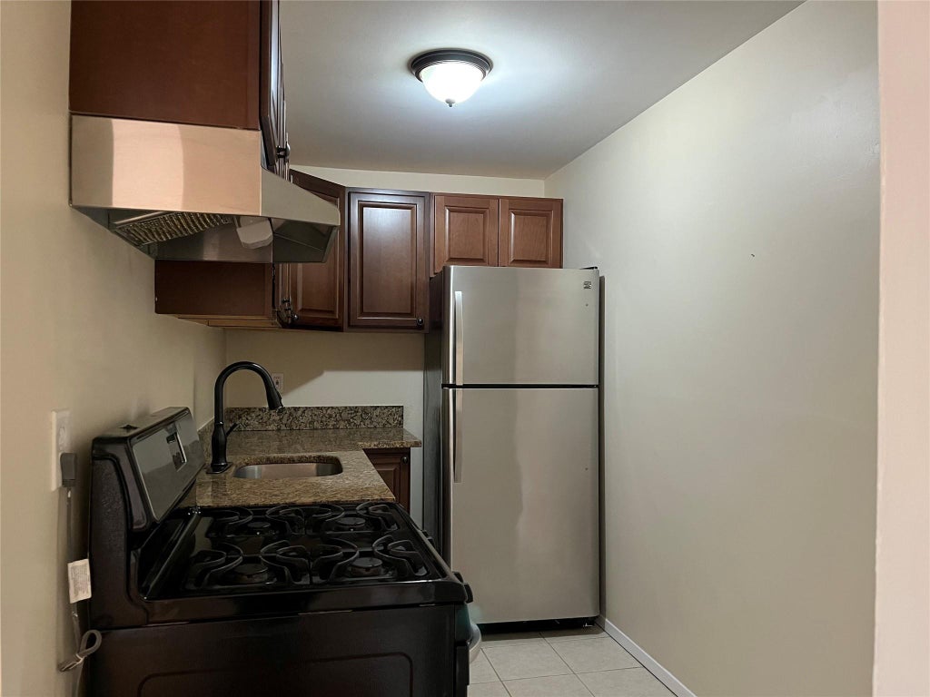 3 of 12 - 410 Jericho Turnpike # 2c, New Hyde Park, NY