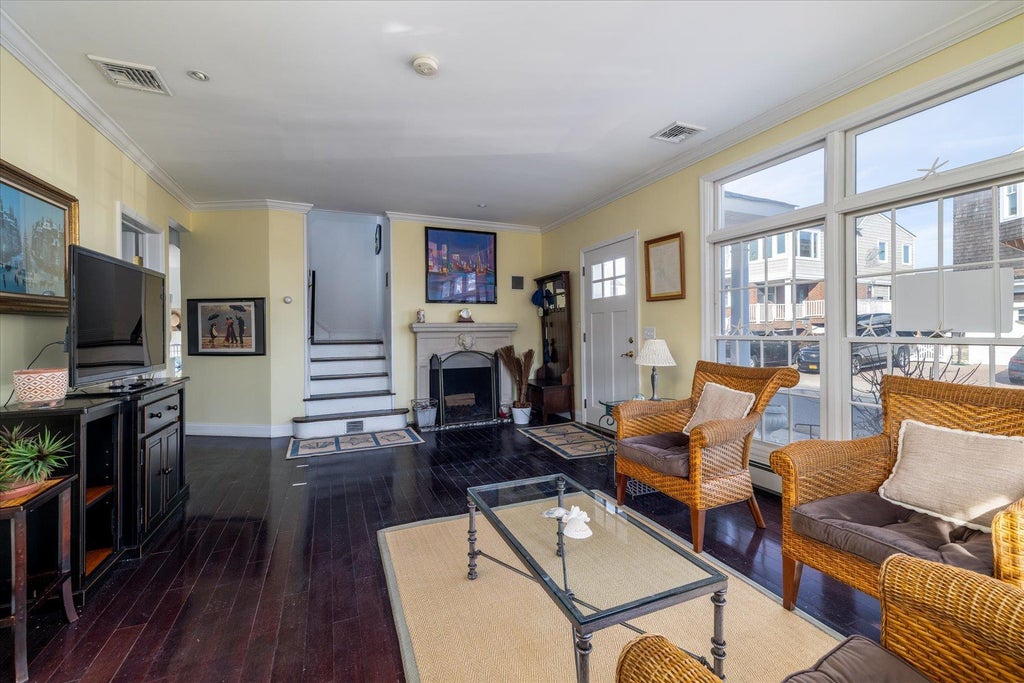 5 of 22 - 56 Buxton St., Lido Beach, NY