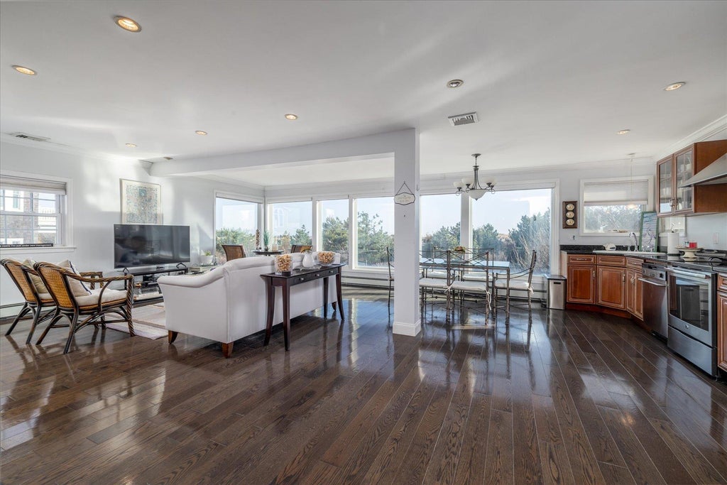 7 of 22 - 56 Buxton St., Lido Beach, NY