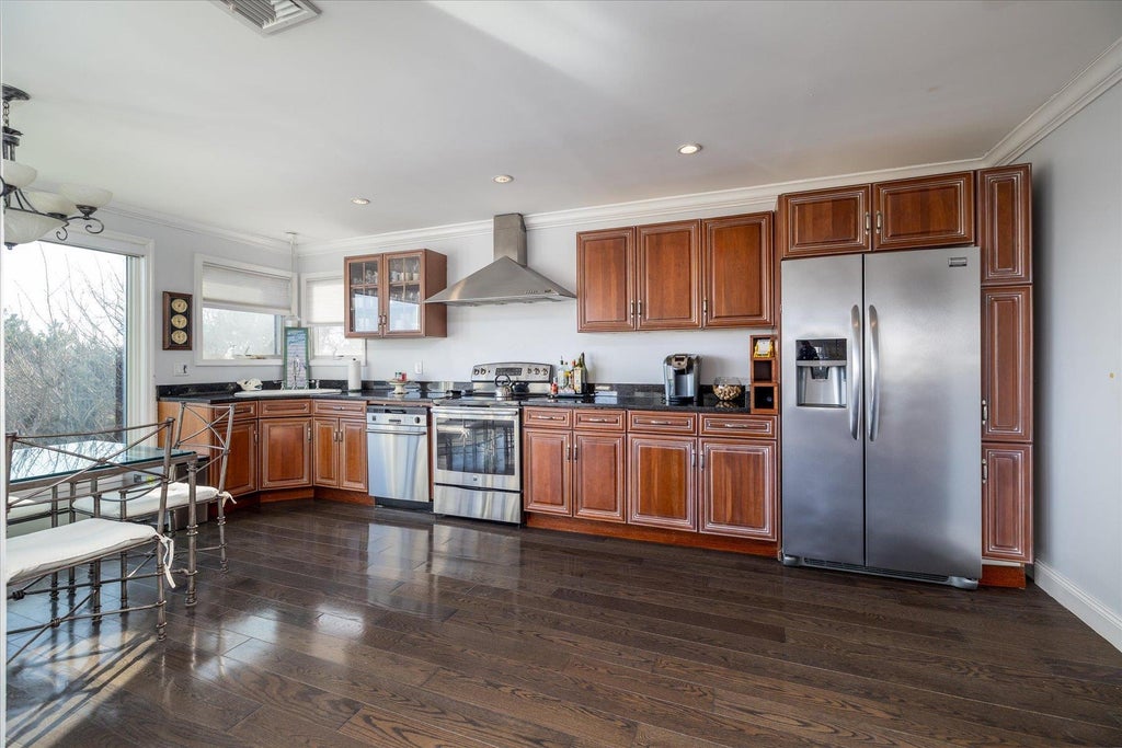 8 of 22 - 56 Buxton St., Lido Beach, NY