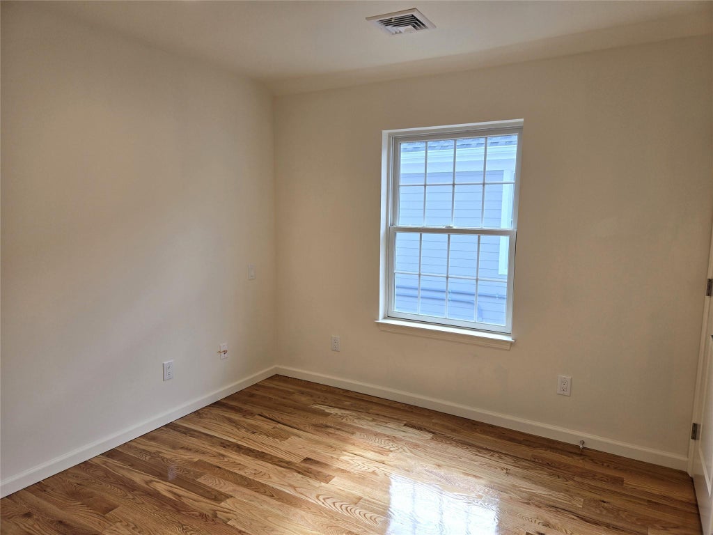 10 of 19 - 23 Kirkwood Road A, Port Washington, NY