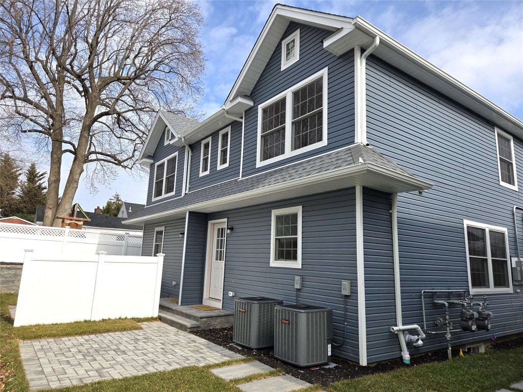 17 of 19 - 23 Kirkwood Road A, Port Washington, NY