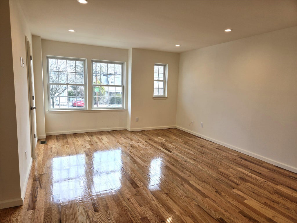 5 of 19 - 23 Kirkwood Road A, Port Washington, NY