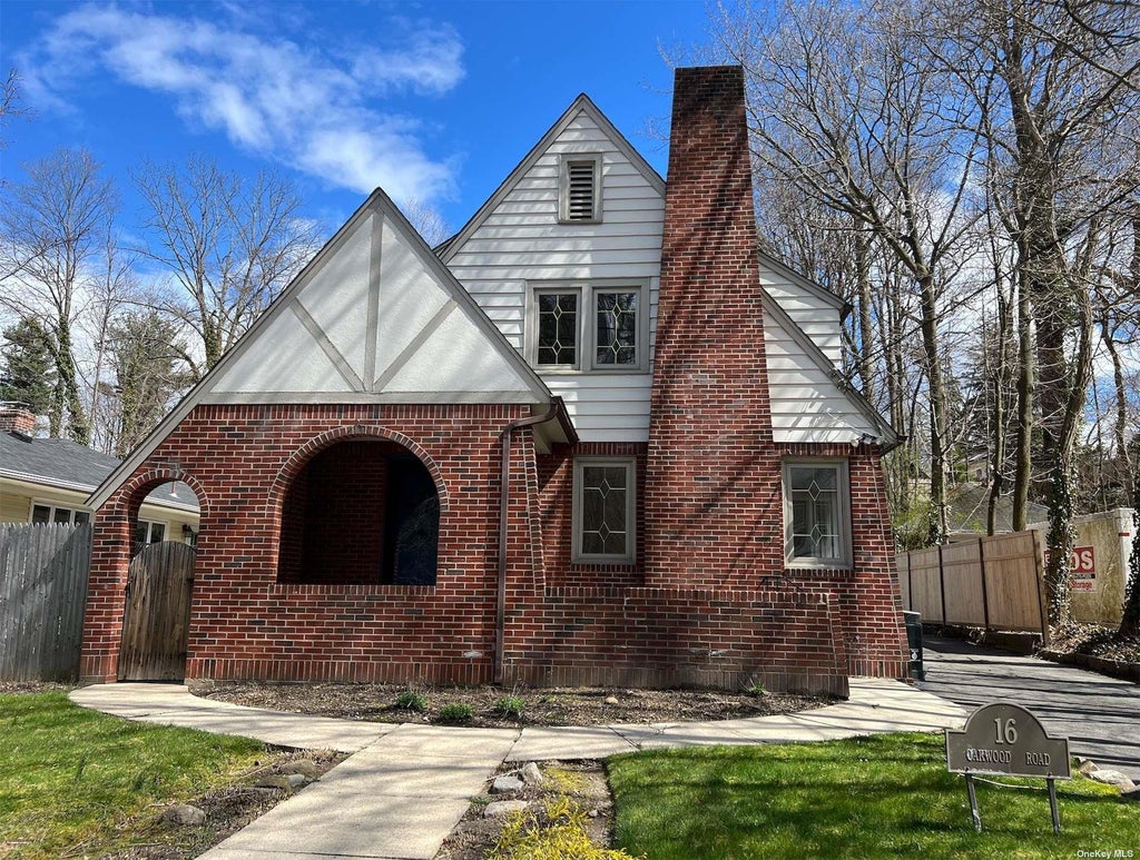 1 of 28 - 16 Oakwood Road, Huntington, NY