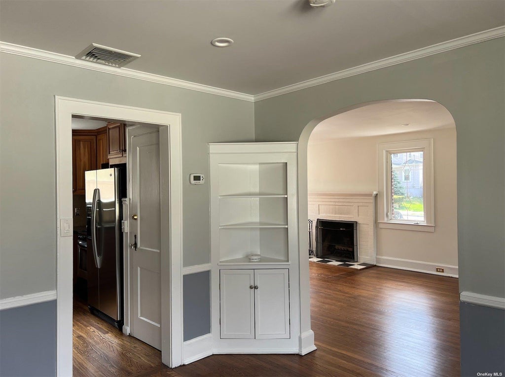 9 of 28 - 16 Oakwood Road, Huntington, NY