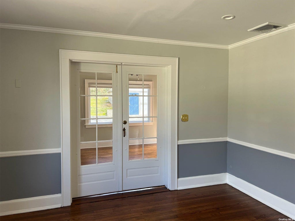 10 of 28 - 16 Oakwood Road, Huntington, NY