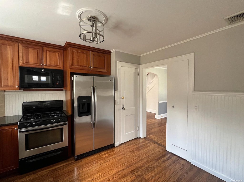 11 of 28 - 16 Oakwood Road, Huntington, NY