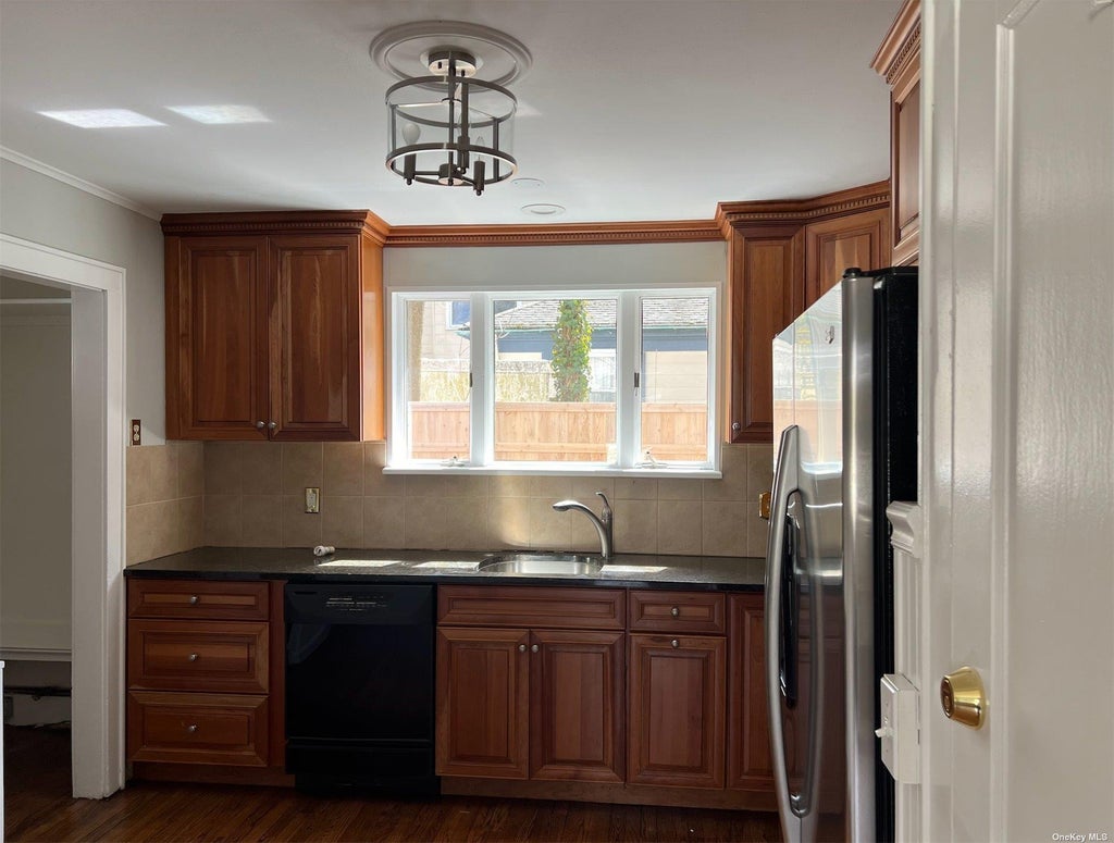 12 of 28 - 16 Oakwood Road, Huntington, NY