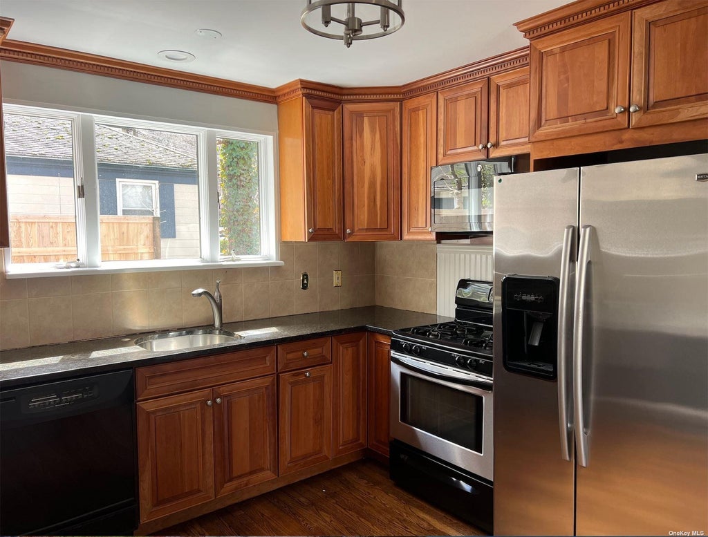 13 of 28 - 16 Oakwood Road, Huntington, NY