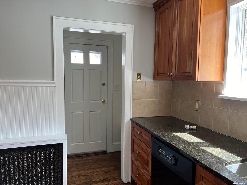 14 of 28 - 16 Oakwood Road, Huntington, NY