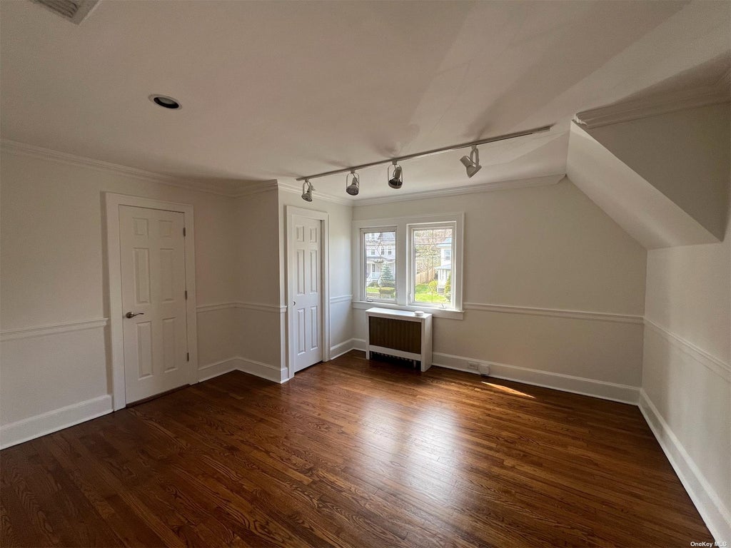 18 of 28 - 16 Oakwood Road, Huntington, NY