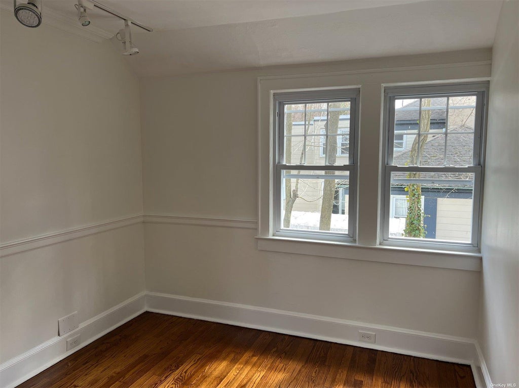 22 of 28 - 16 Oakwood Road, Huntington, NY