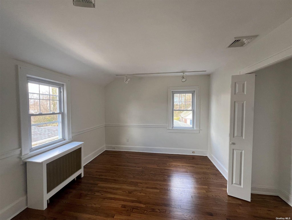 23 of 28 - 16 Oakwood Road, Huntington, NY