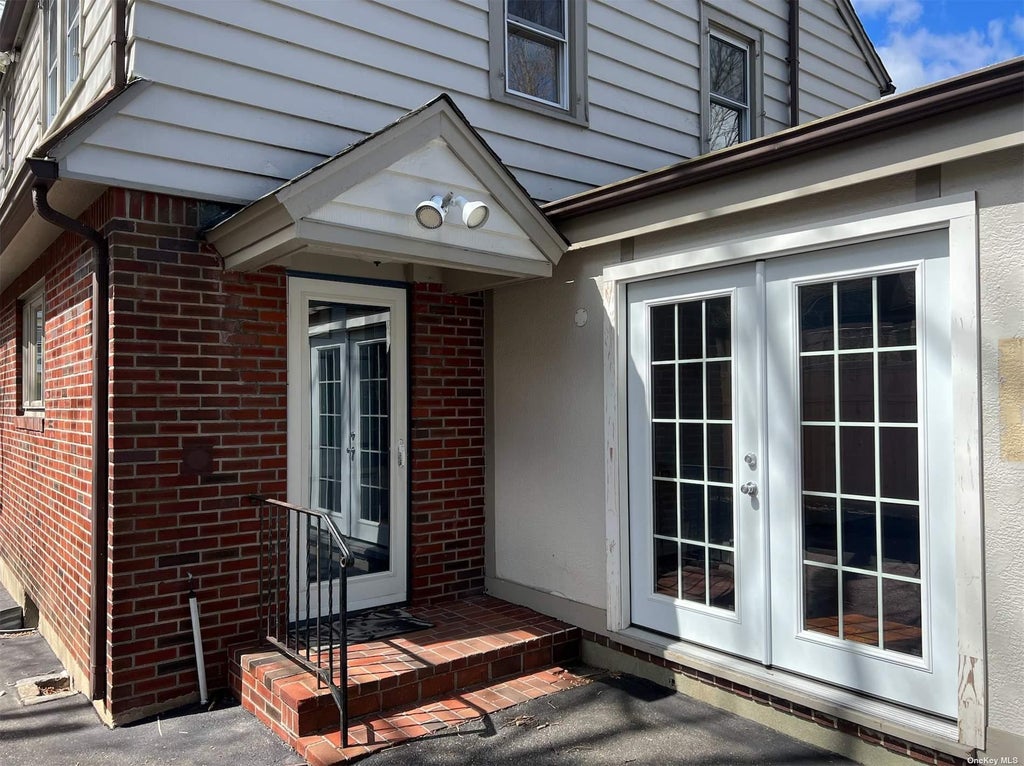 25 of 28 - 16 Oakwood Road, Huntington, NY