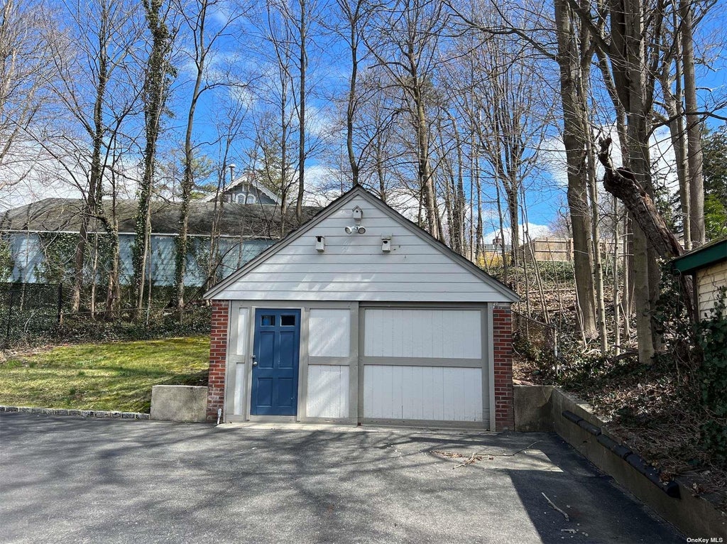27 of 28 - 16 Oakwood Road, Huntington, NY
