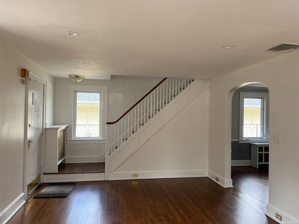 4 of 28 - 16 Oakwood Road, Huntington, NY