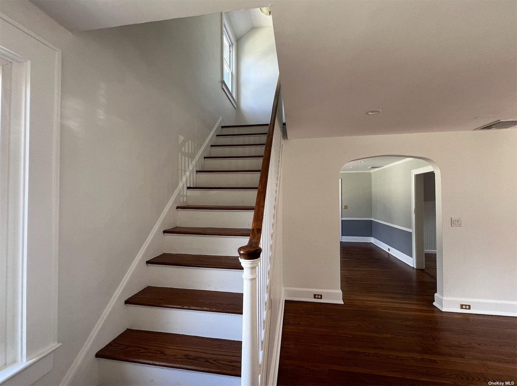 6 of 28 - 16 Oakwood Road, Huntington, NY