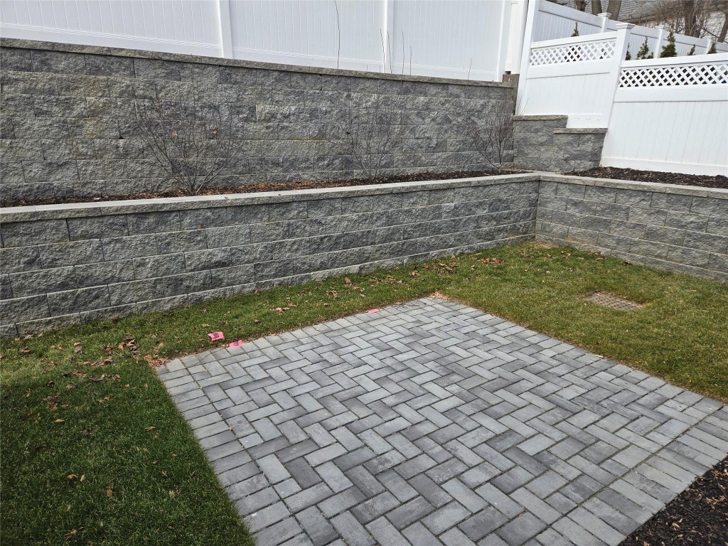 18 of 20 - 23 Kirkwood Road B, Port Washington, NY