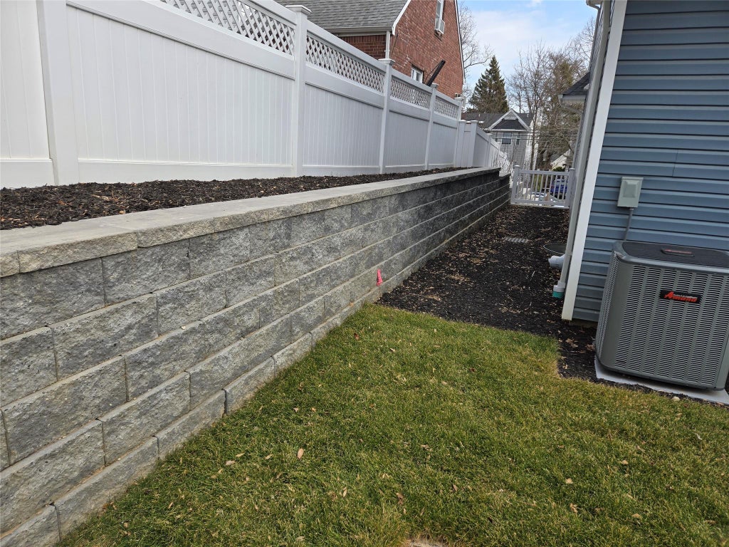 19 of 20 - 23 Kirkwood Road B, Port Washington, NY