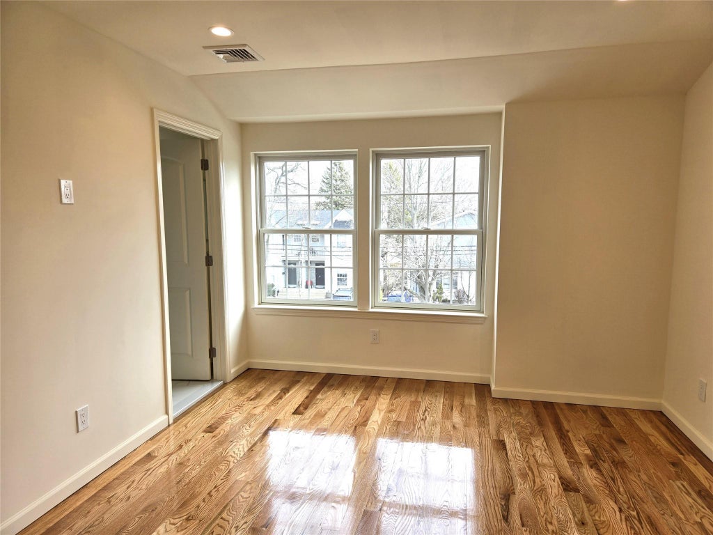 7 of 20 - 23 Kirkwood Road B, Port Washington, NY