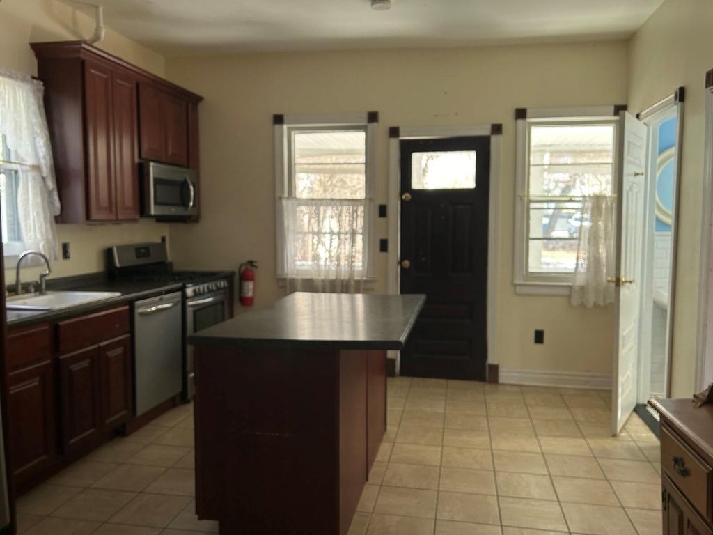 6 of 26 - 166 Highland Avenue, Middletown, NY