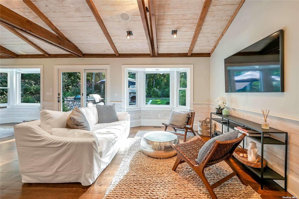 3 of 32 - 1600 Pine Tree Road, Cutchogue, NY