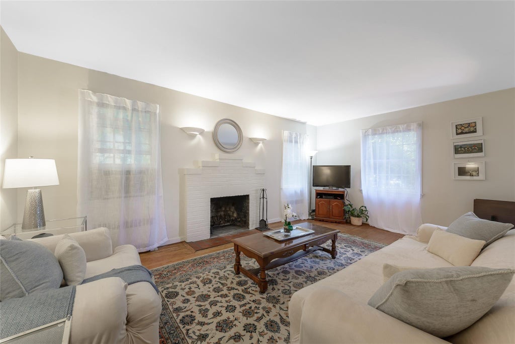 12 of 17 - 7 Jackson Avenue, Port Washington, NY