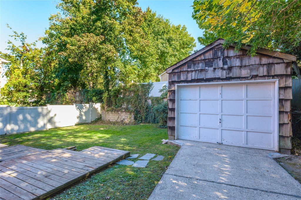 15 of 17 - 7 Jackson Avenue, Port Washington, NY