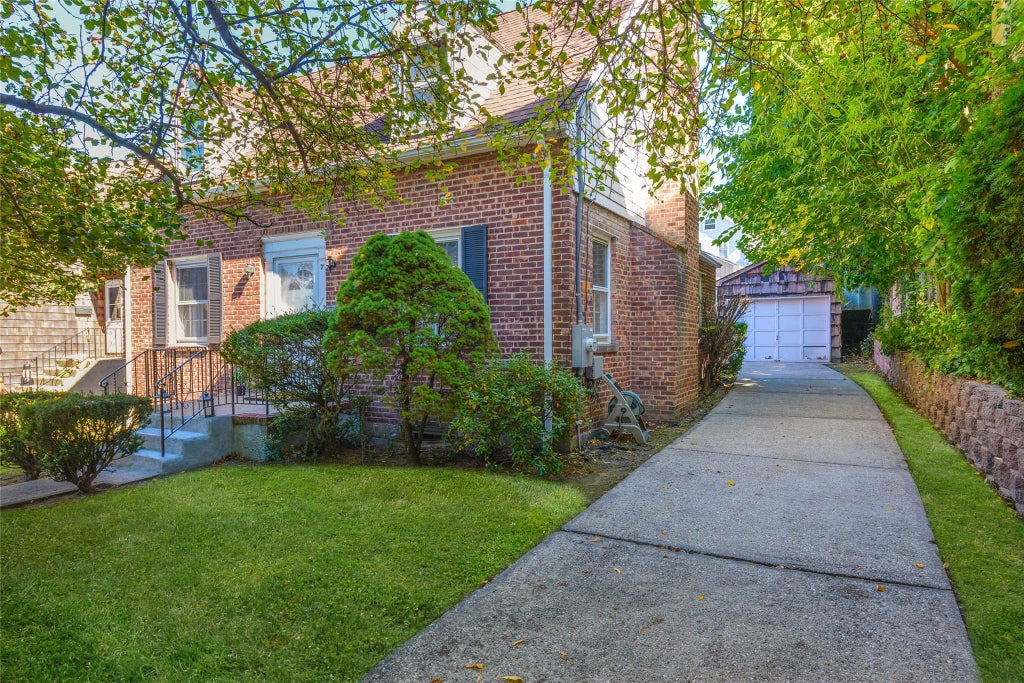 1 of 17 - 7 Jackson Avenue, Port Washington, NY