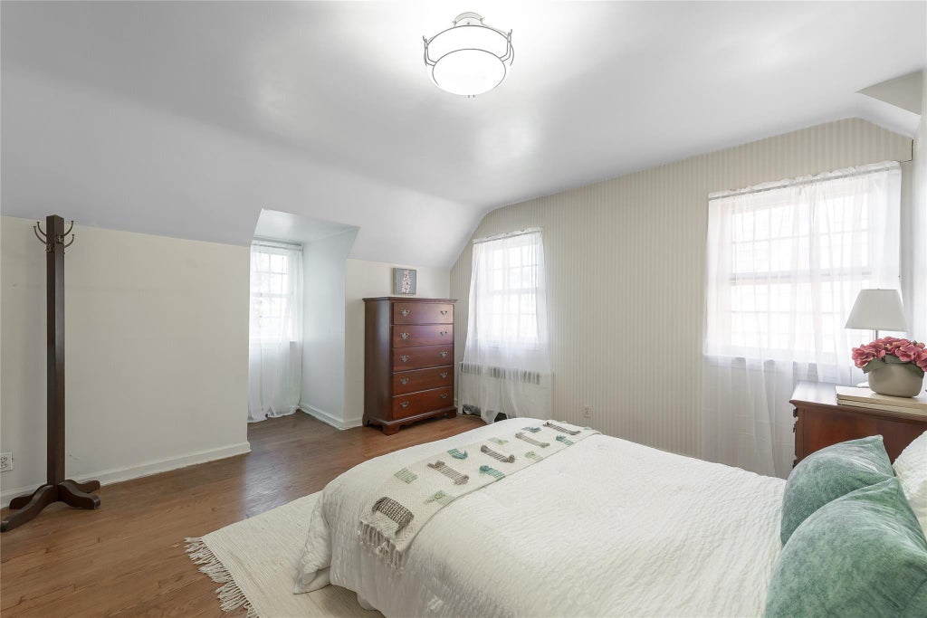 3 of 17 - 7 Jackson Avenue, Port Washington, NY