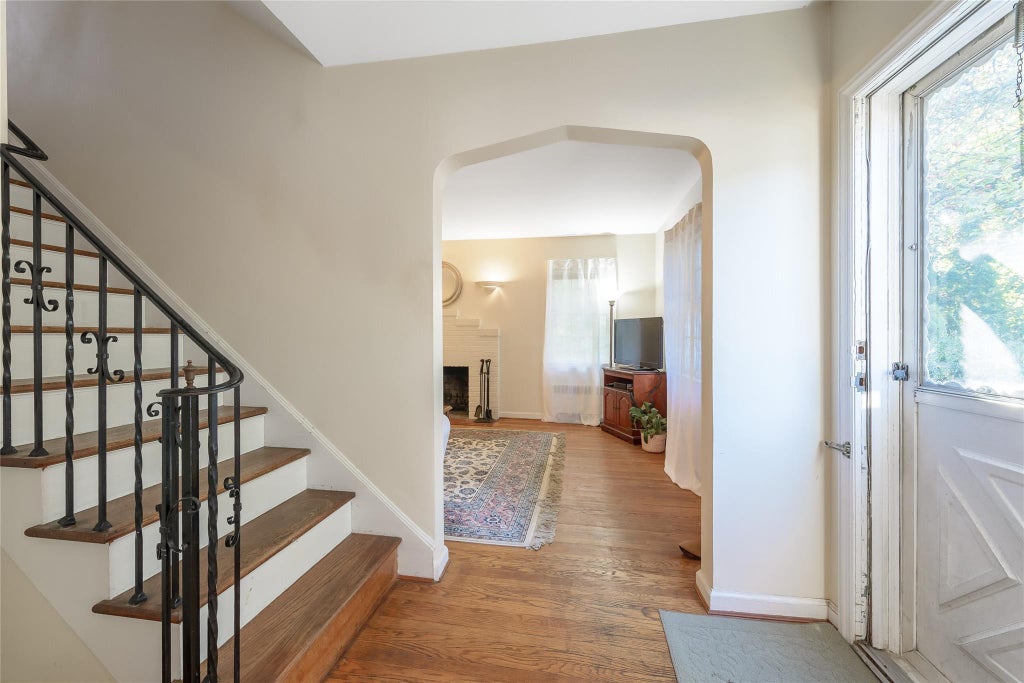8 of 17 - 7 Jackson Avenue, Port Washington, NY
