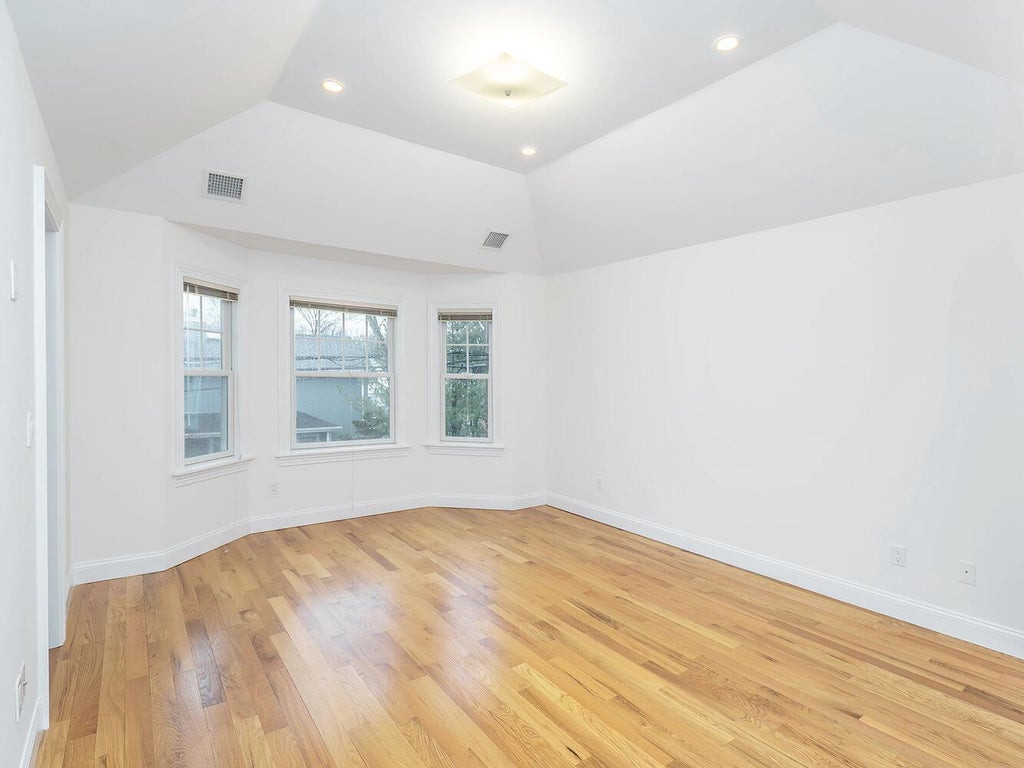 19 of 37 - 25b Corchaug Avenue, Port Washington, NY