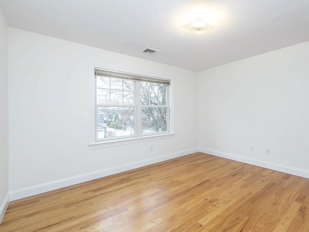 21 of 37 - 25b Corchaug Avenue, Port Washington, NY