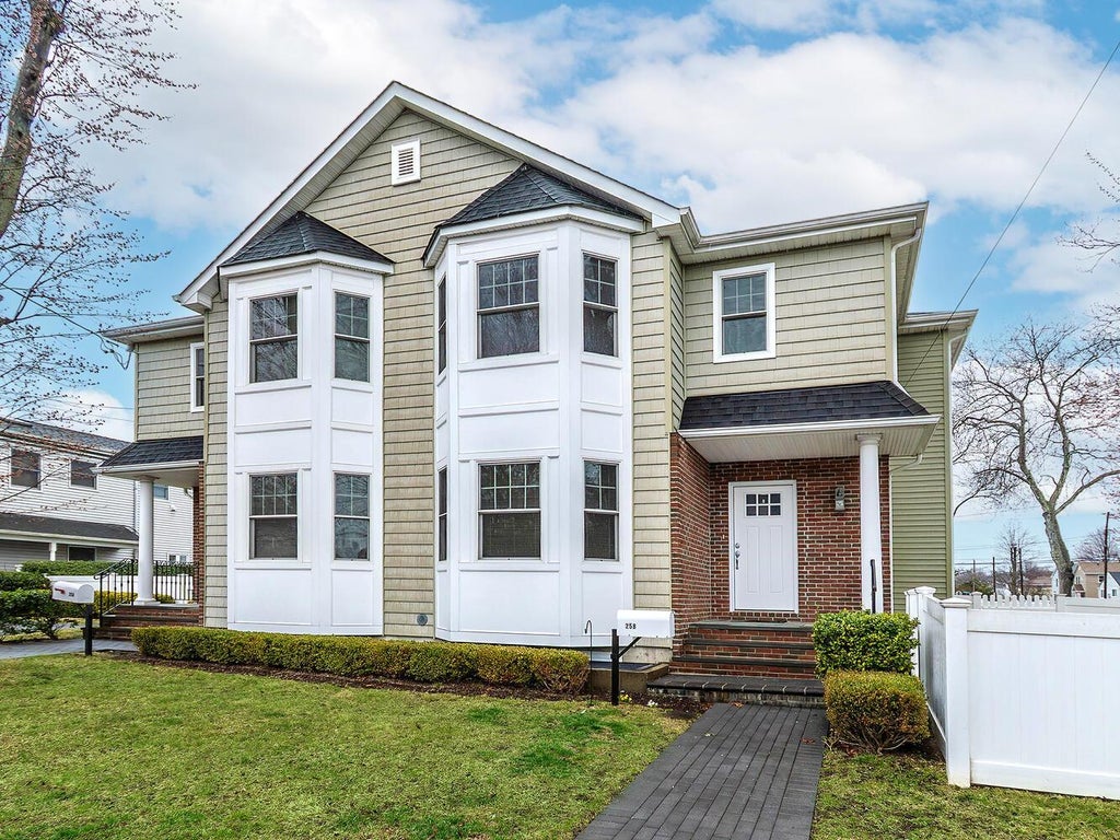 33 of 37 - 25b Corchaug Avenue, Port Washington, NY