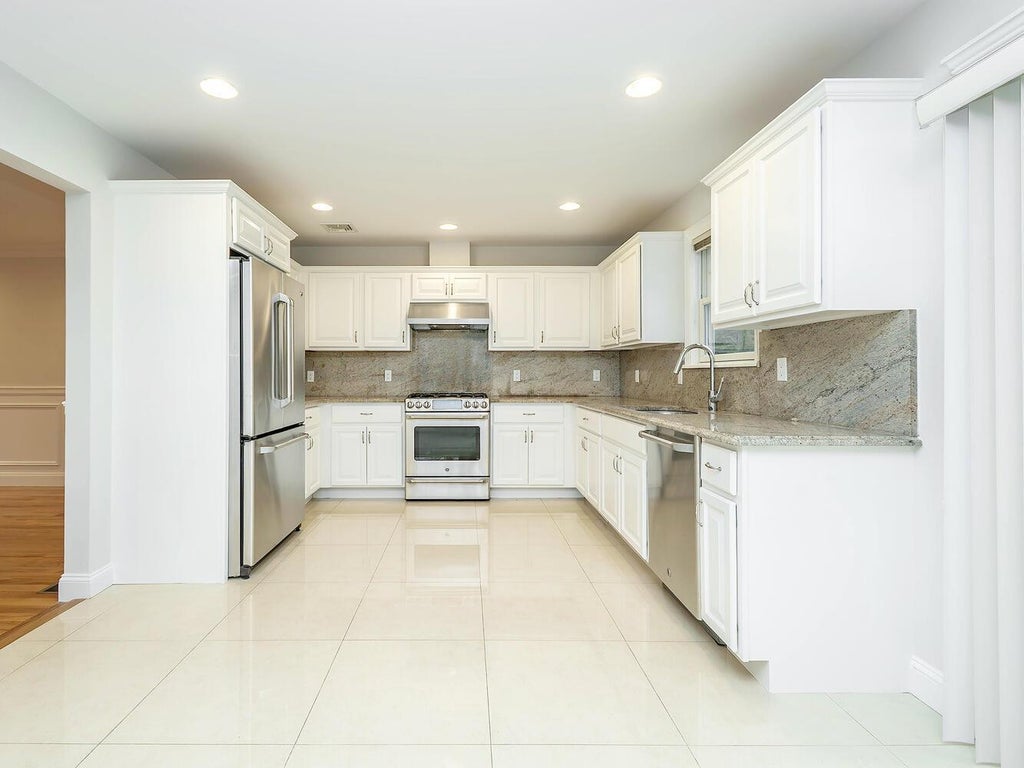 7 of 37 - 25b Corchaug Avenue, Port Washington, NY