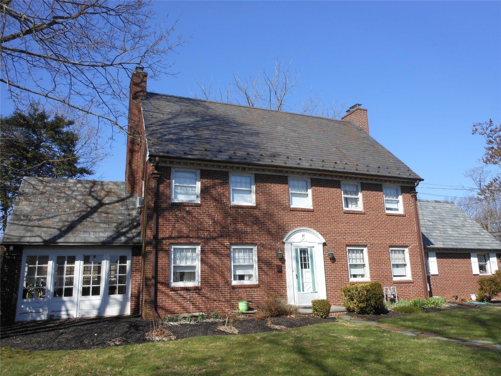 47 Monroe Street, Northport