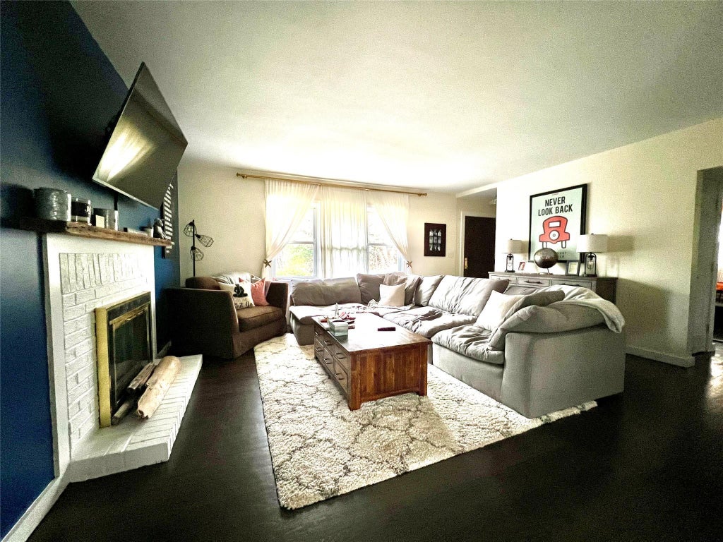 2 of 18 - 45 Marden Avenue, Sea Cliff, NY