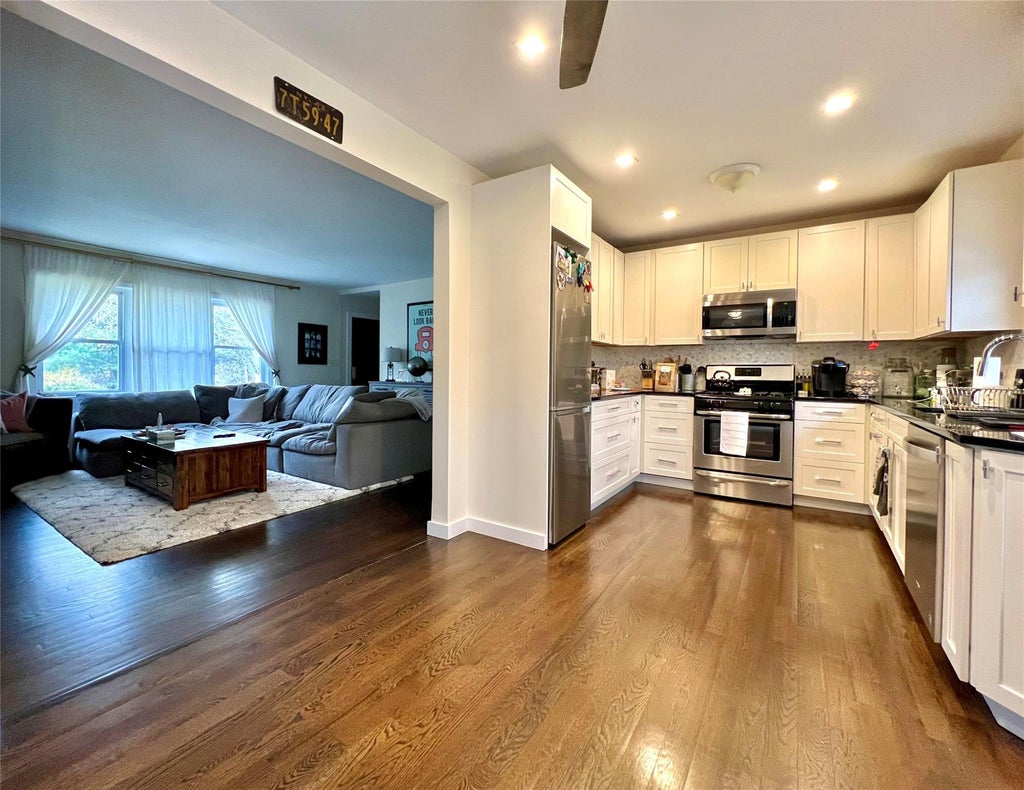 5 of 18 - 45 Marden Avenue, Sea Cliff, NY