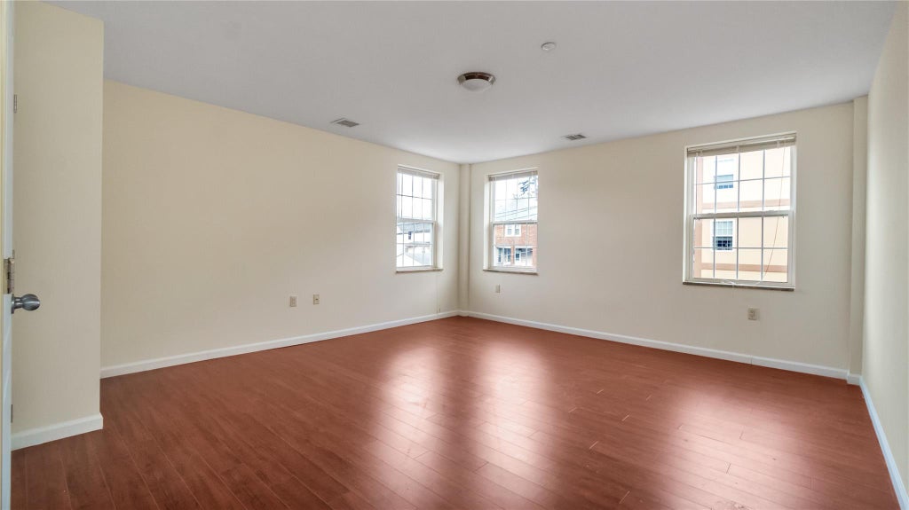 5 of 19 - 200 Carney St. # 205, Glen Cove, NY