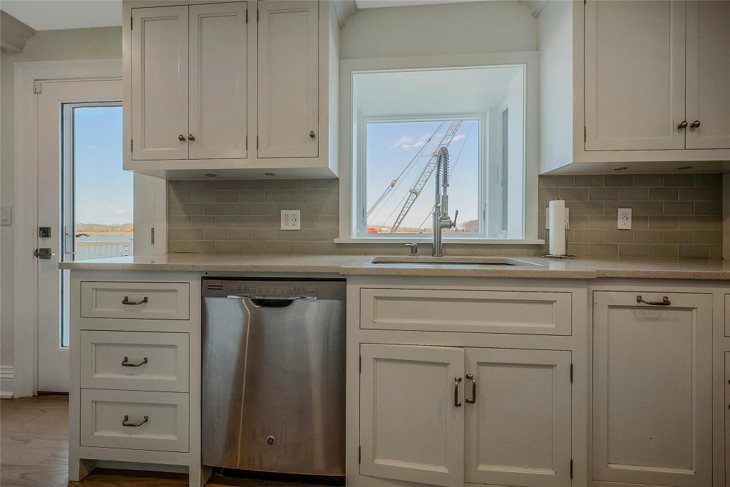6 of 27 - 370 Fishermans Beach Road, Cutchogue, NY