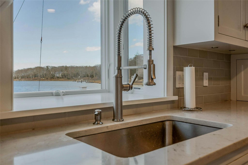 8 of 27 - 370 Fishermans Beach Road, Cutchogue, NY