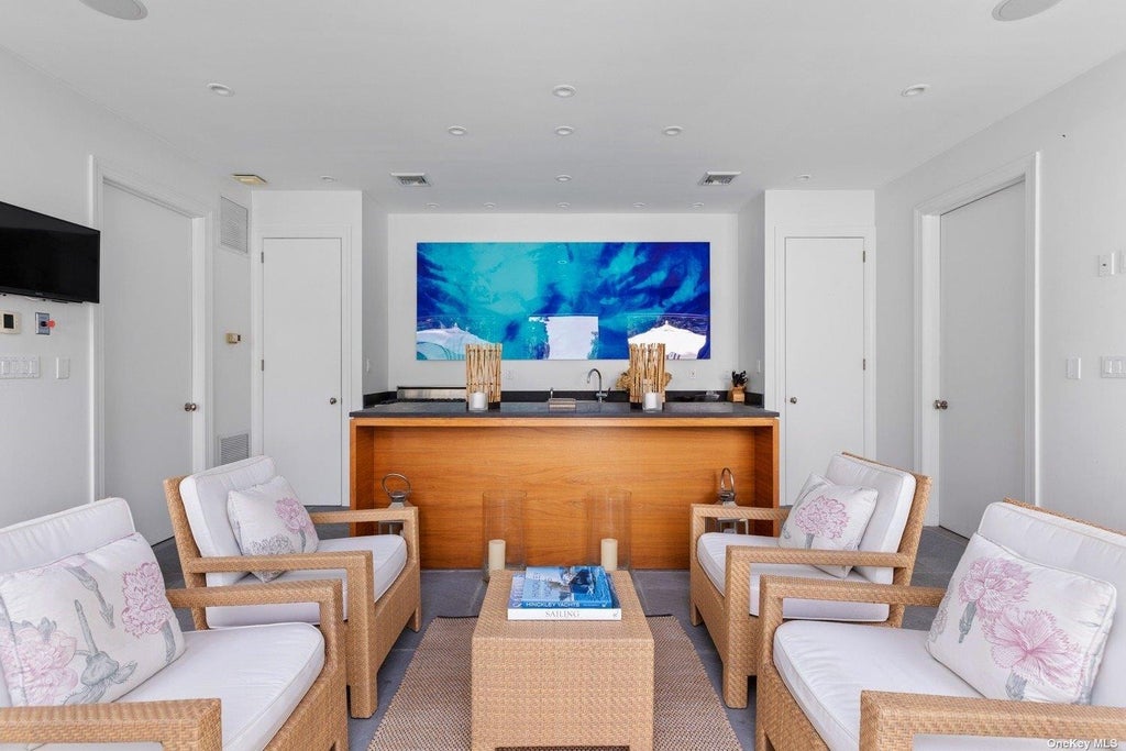 13 of 32 - 211 Sunset Road, Laurel Hollow, NY