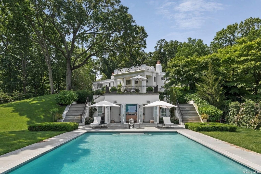 14 of 32 - 211 Sunset Road, Laurel Hollow, NY