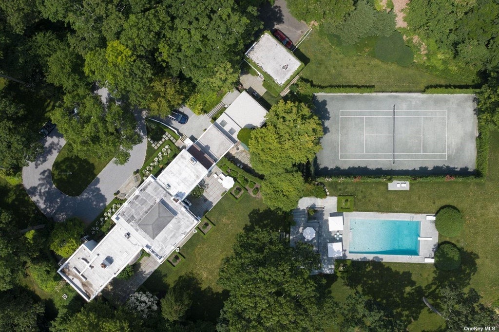 15 of 32 - 211 Sunset Road, Laurel Hollow, NY