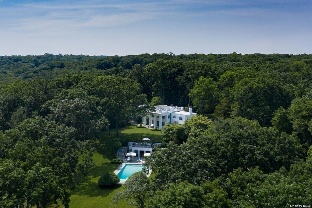 19 of 32 - 211 Sunset Road, Laurel Hollow, NY
