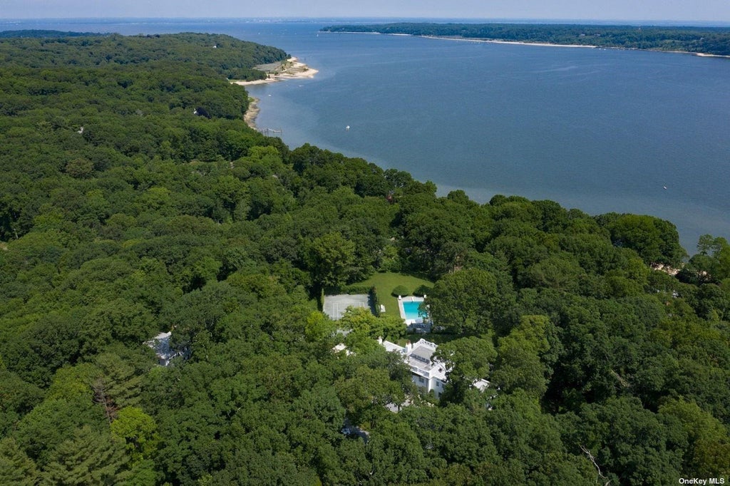 28 of 32 - 211 Sunset Road, Laurel Hollow, NY