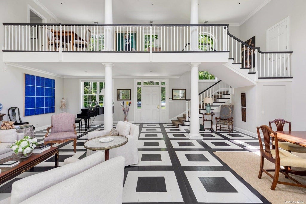 4 of 32 - 211 Sunset Road, Laurel Hollow, NY